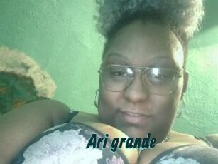 Ari_grande