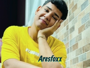 aresfoxx Lucy Live