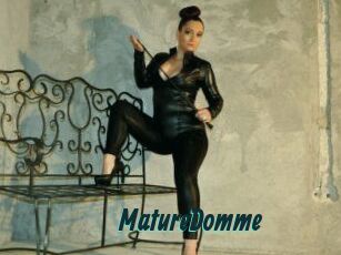 MatureDomme Lucy Live