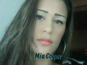 Mia_Cooper