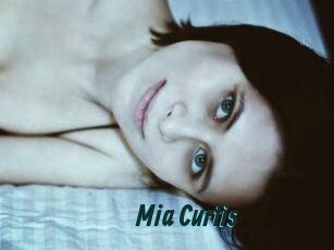 Mia_Curtis