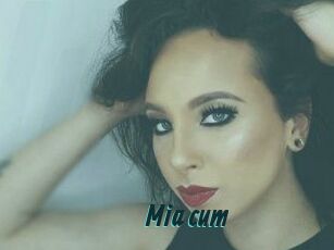 Mia_cum