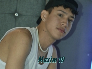 maxim_19 Lucy Live