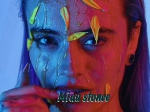 Miaa_stonee