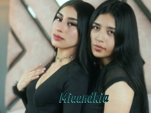 miaandkia Lucy Live