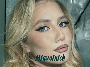 miavoinich Lucy Live
