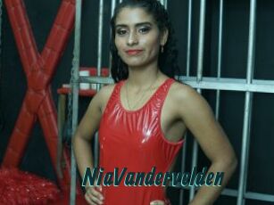 NiaVandervelden