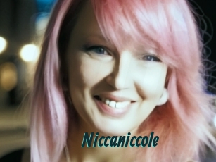 niccaniccole Lucy Live