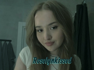 Roselynkissed