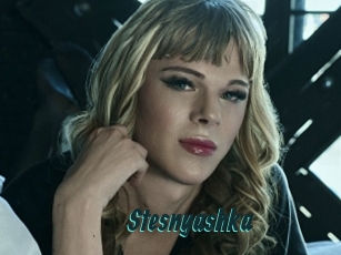 Stesnyashka Lucy Live