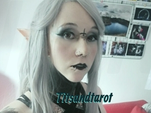 Titsandtarot