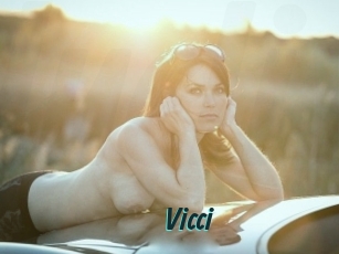 Vicci Lucy Live